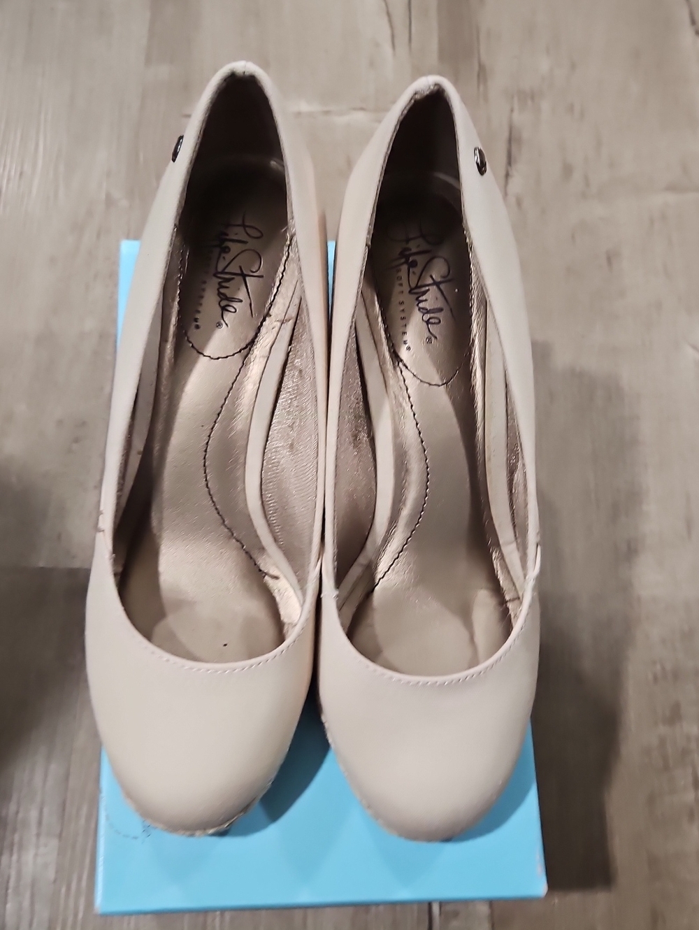 Life Stride Nude Beige Round-Toe Pumps. Worn But Excellent Condition